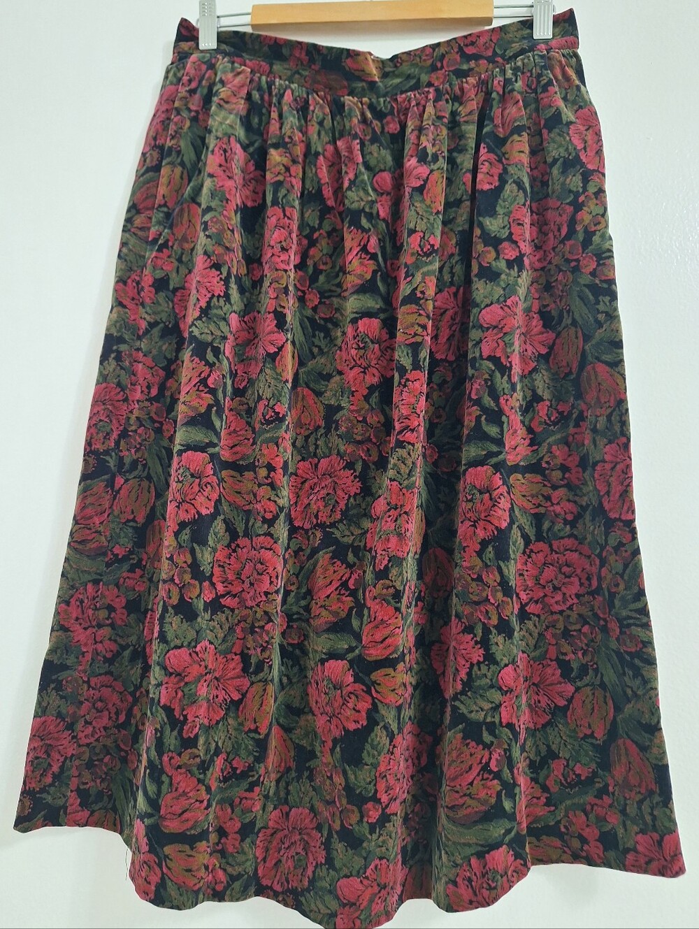 80s Vintage Floral A-Line Midi Skirt in Green and Deep Pink